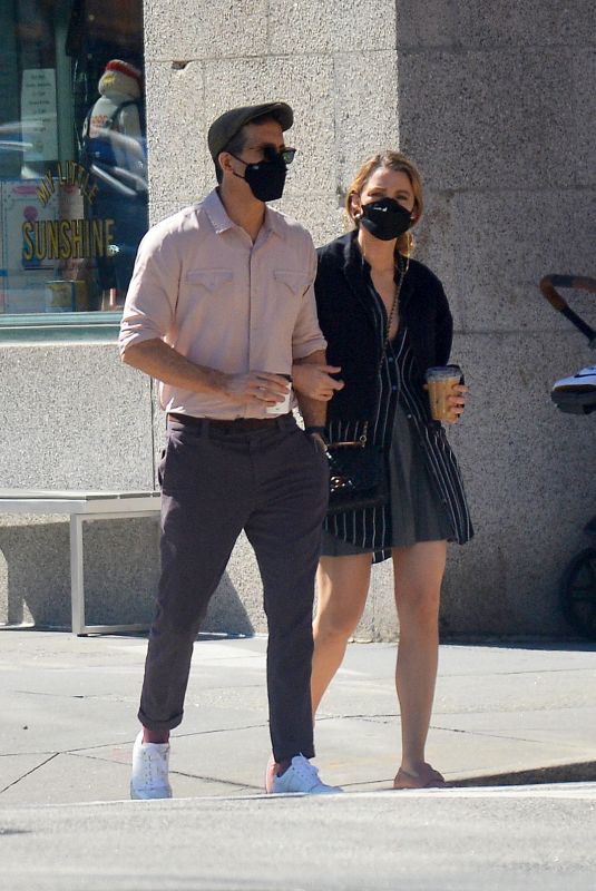 BLAKE LIVELY and  Ryan Reynolds Out and About in New York 09/26/2021
