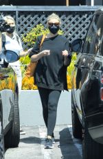 CAMERON DIAZ Shopping at Melanie Grant in West Hollywood 09/07/2021