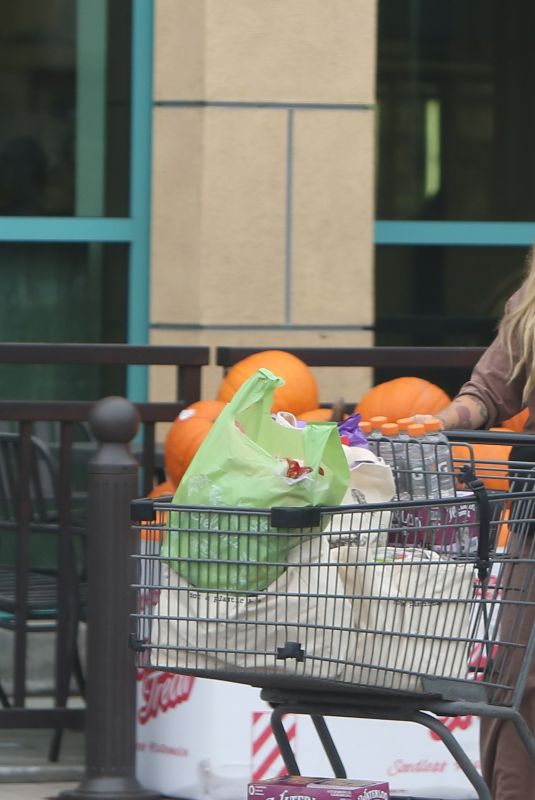 CHRISTINA PERRI Shopping at Gelson