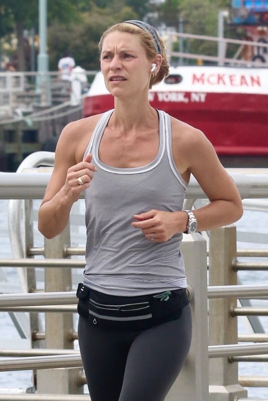 CLAIRE DANES Out Jogging in New York 09/23/2021