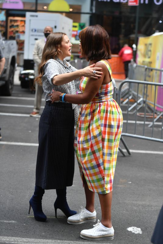 DREW BARRYMORE and GAYLE KING at a Promotion in New York 08/31/2021