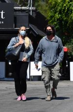 ELIZABETH BERKLEY and Greg Lauren Out for Lunch in Brentwood 09/09/2021