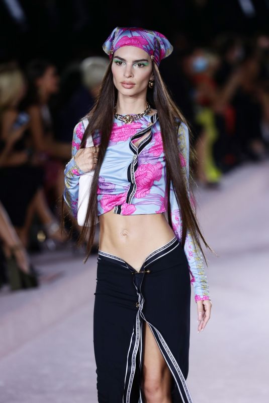 EMILY RATAJKOWSKI at Versace Runway Show at Milan Fashion Week 09/24/2021