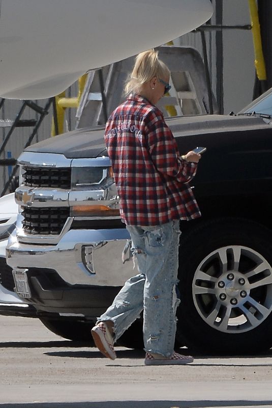 GWEN STEFANI Arrives in Los Angeles via Private Jet 09/06/2021