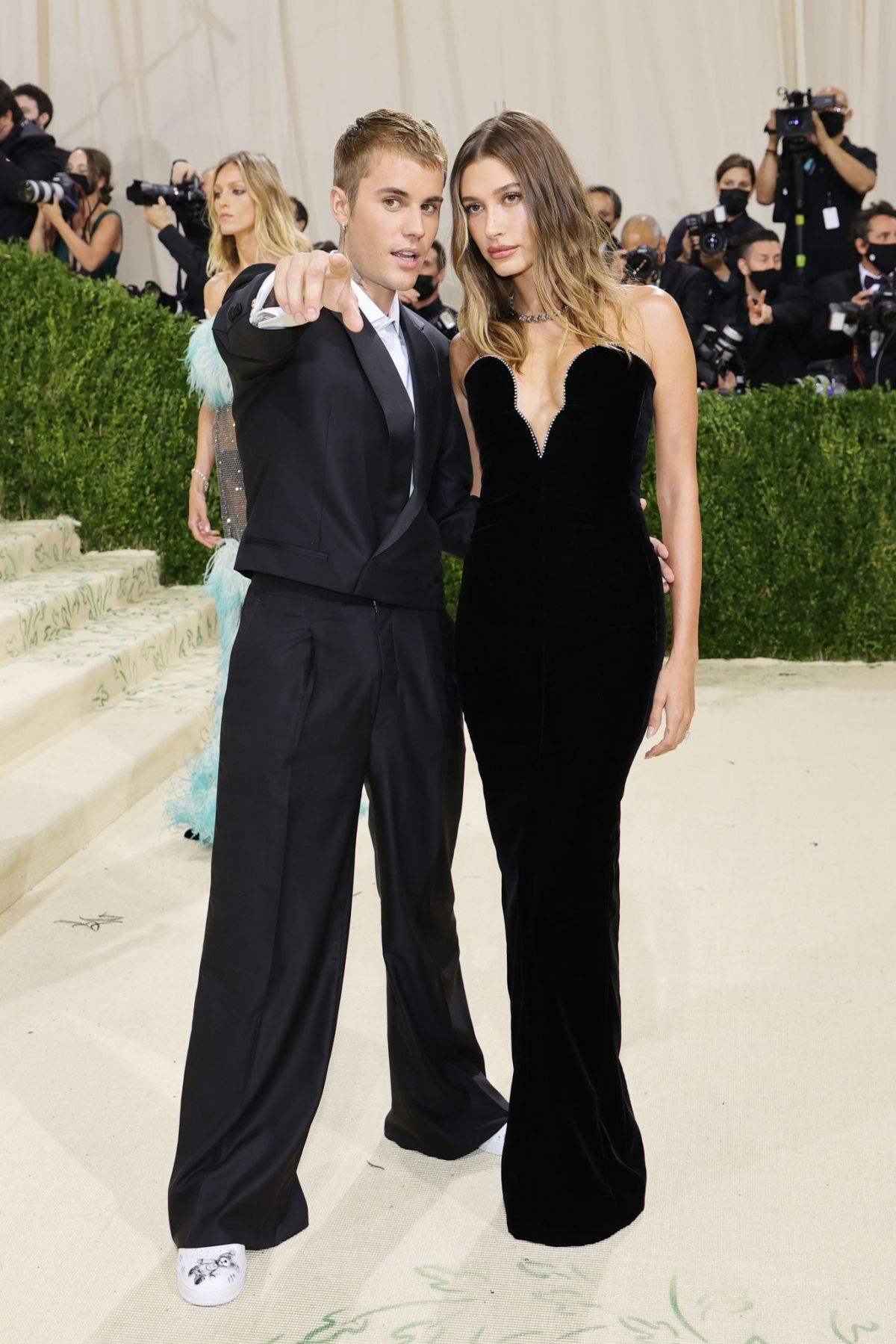 hailey-and-justin-bieber-at-2021-met-gala-in-new-york-09-13-2021-9.jpg