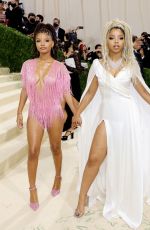 HALLE and CHLOE BAIELY at 2021 Met Gala in New York 09/13/2021