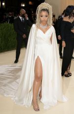 HALLE and CHLOE BAIELY at 2021 Met Gala in New York 09/13/2021