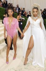 HALLE and CHLOE BAIELY at 2021 Met Gala in New York 09/13/2021