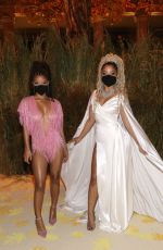 HALLE and CHLOE BAIELY at 2021 Met Gala in New York 09/13/2021