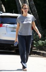 JENNIFER GARNER Checking Out Her New House in Brentwood 09/09/2021