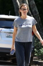 JENNIFER GARNER Checking Out Her New House in Brentwood 09/09/2021