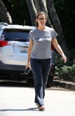 JENNIFER GARNER Checking Out Her New House in Brentwood 09/09/2021