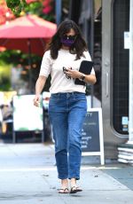 JENNIFER GARNER Leaves a Nail Salon in Brentwood 09/24/2021
