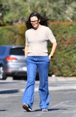 JENNIFER GARNER Out and About in Brentwood 09/17/2021