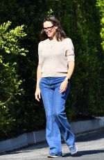 JENNIFER GARNER Out and About in Brentwood 09/17/2021