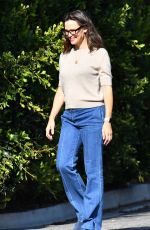 JENNIFER GARNER Out and About in Brentwood 09/17/2021