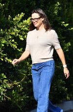 JENNIFER GARNER Out and About in Brentwood 09/17/2021