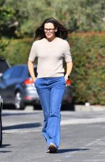 JENNIFER GARNER Out and About in Brentwood 09/17/2021