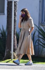 JENNIFER GARNER Out and About in Brentwood 09/21/2021