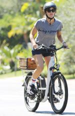 JENNIFER GARNER Out for Bicycle Ride in Pacific Palisades 09/12/2021