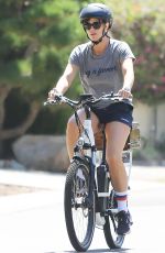 JENNIFER GARNER Out for Bicycle Ride in Pacific Palisades 09/12/2021