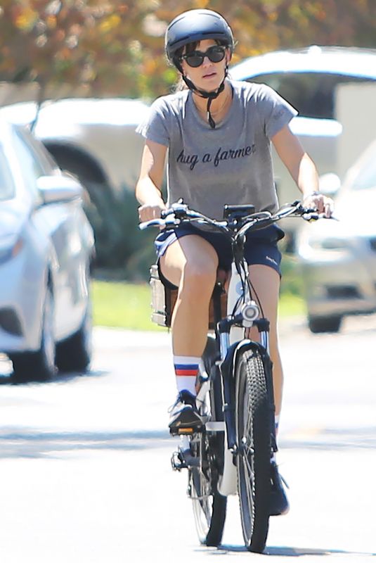 JENNIFER GARNER Out for Bicycle Ride in Pacific Palisades 09/12/2021