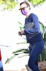 JENNIFER GARNER Out for Lunch in Brentwood 09/25/2021