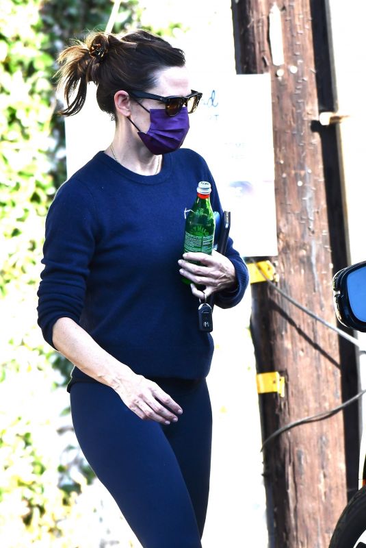 JENNIFER GARNER Out for Lunch in Brentwood 09/25/2021
