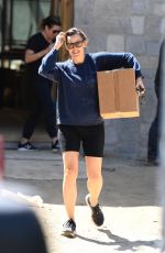 JENNIFER GARNER Outside Her Home in Brentwood 09/16/2021