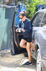 JENNIFER GARNER Outside Her Home in Brentwood 09/16/2021