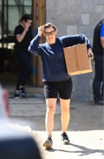 JENNIFER GARNER Outside Her Home in Brentwood 09/16/2021