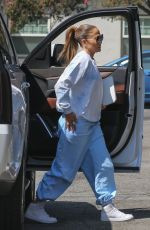 JENNIFER LOPEZ Arrives at a Studio in Los Angeles 09/17/2021