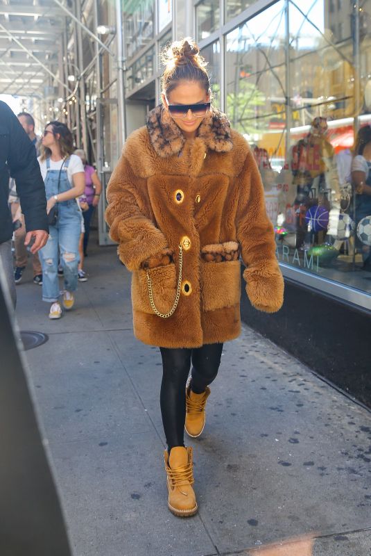 JENNIFER LOPEZ Arrives for Rehearsal in New York 09/24/2021