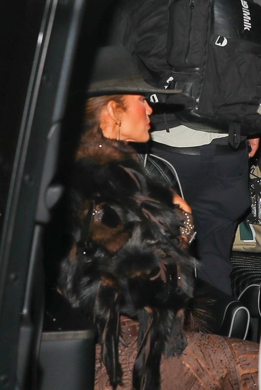 JENNIFER LOPEZ Leaves Her Apartment in New York 09/13/2021
