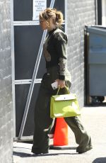 JENNIFER LOPEZ Out and About in Los Angeles 09/15/2021 
