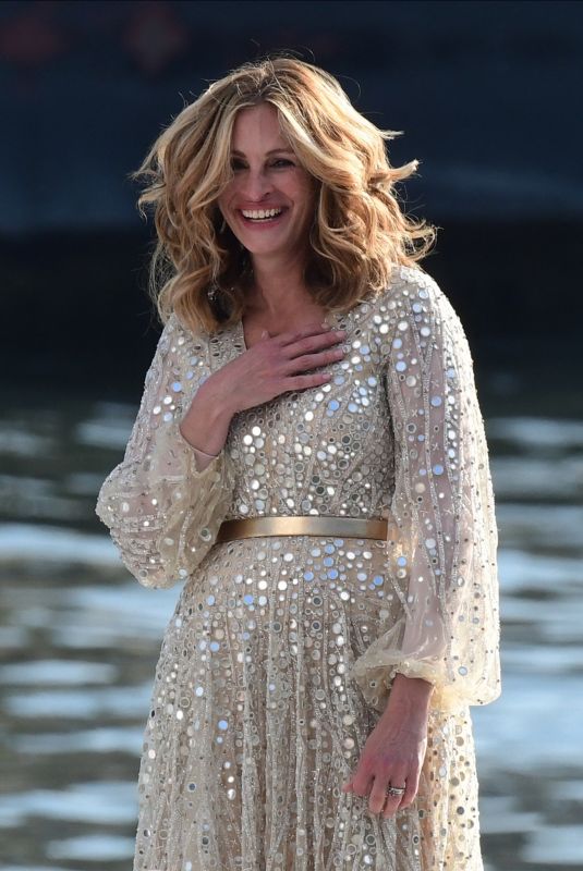 JULIA ROBERTS on the Set of Lancome Commercial in Paris 09/17/2021