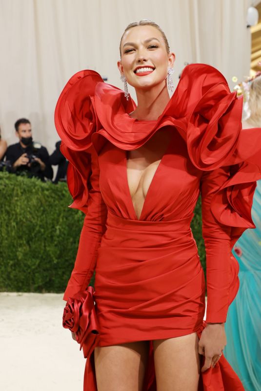 KARLIE KLOSS at 2021 Met Gala in New York 09/13/2021