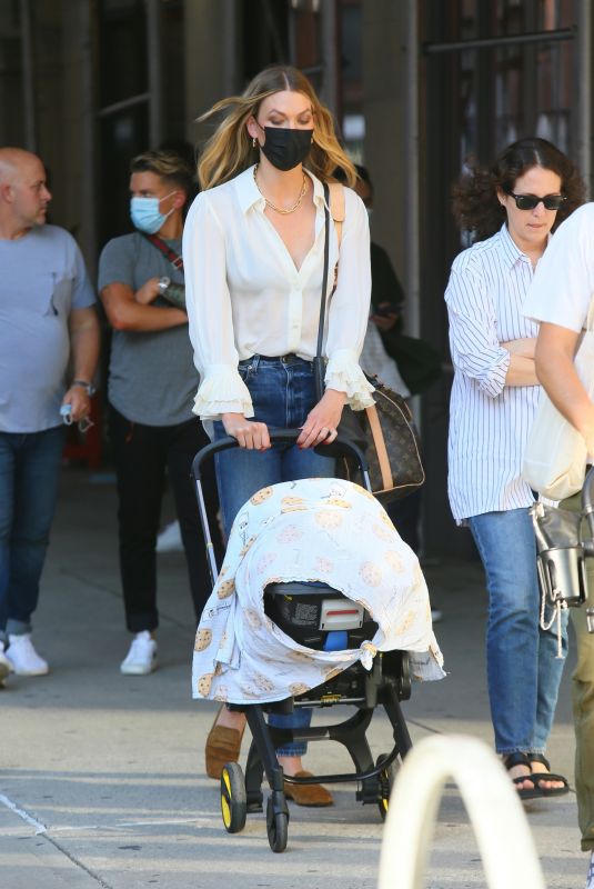 KARLIE KLOSS Out with her Baby in New York 09/10/2021