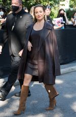 KATE HUDSON Arrives at Michael Kors Fashion Show in New York 09/10/2021