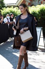 KATE HUDSON Arrives at Michael Kors Fashion Show in New York 09/10/2021