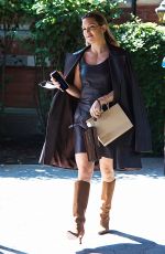 KATE HUDSON Arrives at Michael Kors Fashion Show in New York 09/10/2021