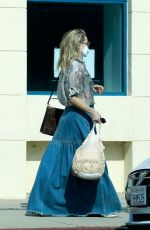 KATE HUDSON Out for Drink while Shopping in Pacific Palisades 09/25/2021