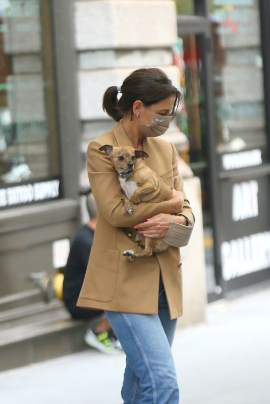 KATIE HOLMES Out for Her Dog in New York 09/17/2021