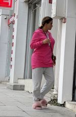 KATIE PRICE Getting Her Hair Extensions Done in Istanbul 09/23/2021