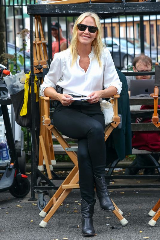 KELLI GIDDISH on the Set of Law and Order: SVU in New York 09/08/2021
