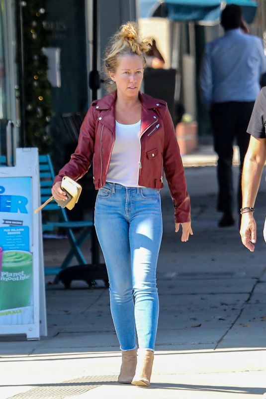 KENDRA WILKINSON Out Shopping in Beverly Hills 09/14/2021