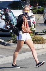 KESHA Shopping at Ralph