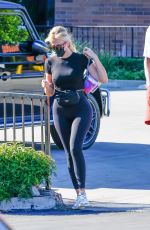 KHLOE KARDASHIAN Out and About in Woodland Hills 09/13/2021