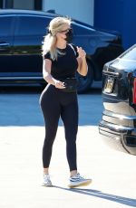 KHLOE KARDASHIAN Out and About in Woodland Hills 09/13/2021