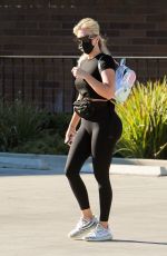 KHLOE KARDASHIAN Out and About in Woodland Hills 09/13/2021
